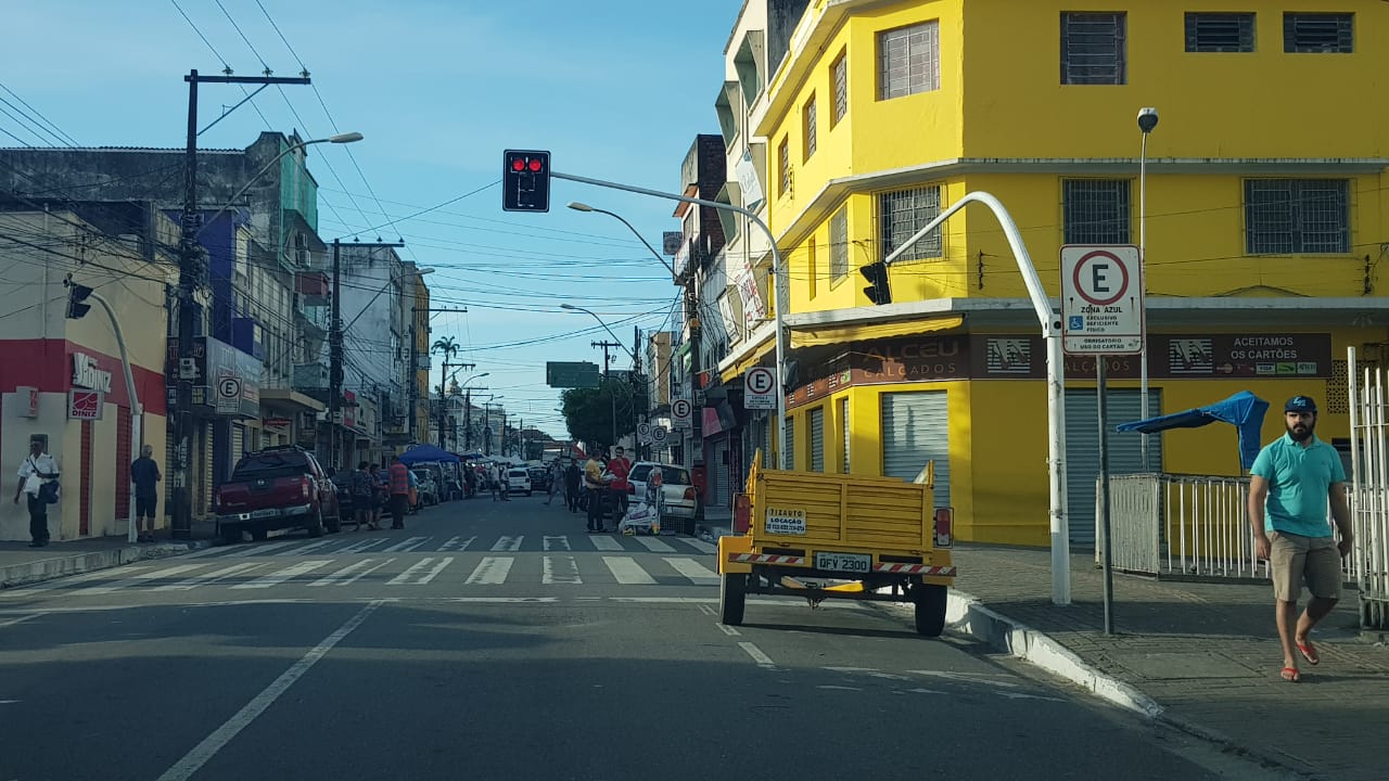 Comunidade uerjiana enfrenta falta de vagas e sinalização